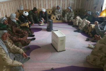 المقاتلون في غرب الموصل يعربون عن سرورهم وهم يستمعون لتوجيهات المرجعية السديدة عبر مبلغي لجنة الإرشاد المشرفة على حملة أهالي الحمزة الغربي للدعم اللوجستي