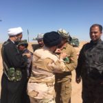 يالصور .. مبلغو لجنة الارشاد والتعبئة يزورون قوات الحشد الشعبي المرابطة على الحدود السورية في محور جبل سنجار شمال غربي العراق، وينقلون سلام وتوجيهات المرجعية الدينية وتقديم الدعم اللوجستي، ويقلدون المرابطين الأبطال وشاح أمير المؤمنين (عليه السلام)